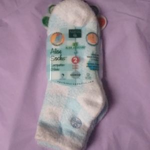 Earth Therapeutics Aloe Socks